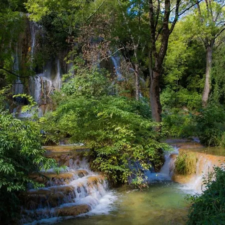 Avec Piscine Dans Pont D'arc *