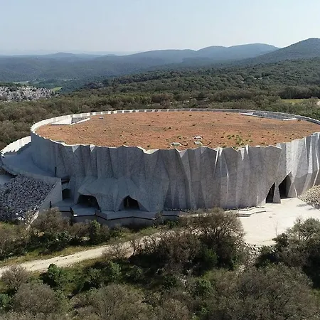 Avec Piscine Dans Pont D'arc Villa