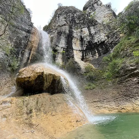 Avec Piscine Dans Pont D'arc Vallon-Pont-dʼArc